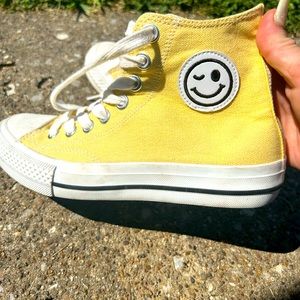 Women’s smiley face converse NEW